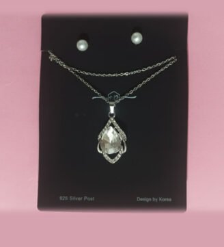 Elegant-Crystal-Pendant-with-Earrings-sets