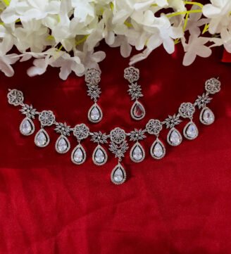 Brand New Clear Teardrop Gem Necklace Set – Floral Bridal Design with Matching Earrings