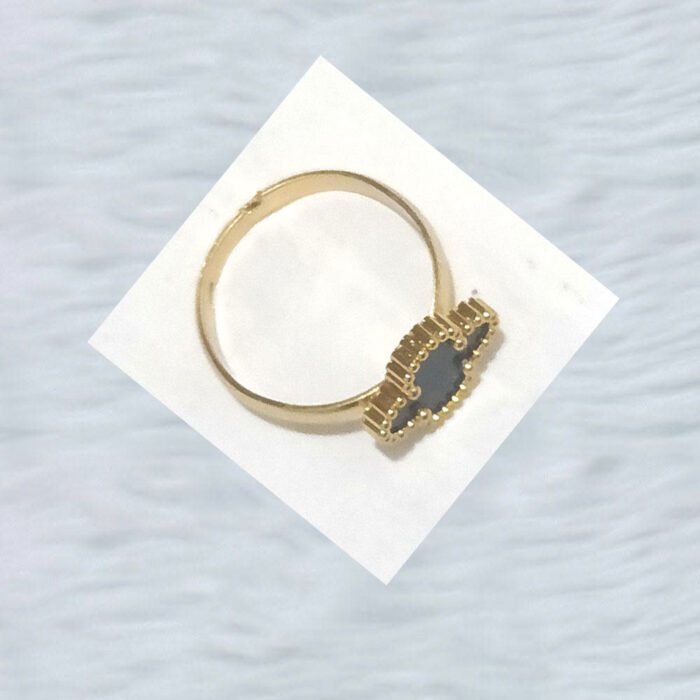 Free-Size-Clover-Finger-Ring-–-Elegant-Floral-Design