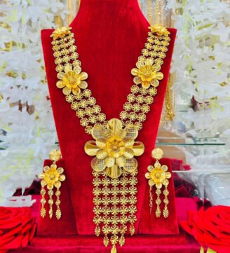 Ornate Red Floral Gold Jewelry Set – Statement Necklace with Matching Earrings