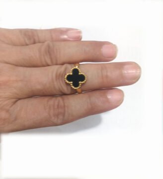Free-Size-Clover-Finger-Ring-–-Elegant-Floral-Design
